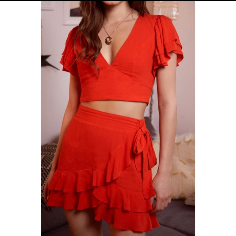 NWT Petal Dew v-neck crop top and skirt, tomato red, Medium